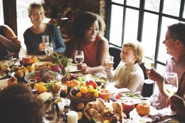 Ilustrasi perayaan Thanksgiving bersama tetangga (SHUTTERSTOCK / Rawpixel.com)