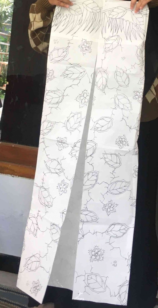 Pola Batik di atas kerta roti (Dokpri)