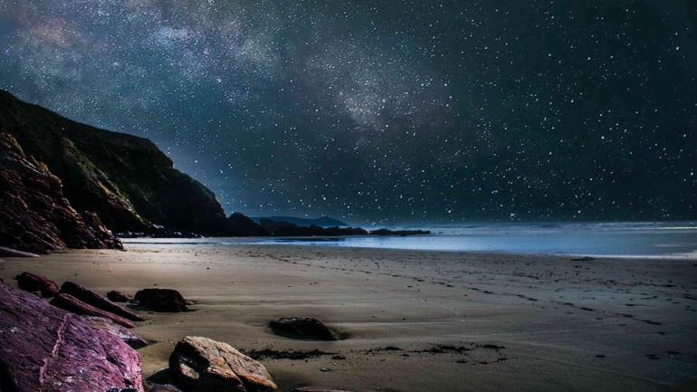 https://www.pexels.com/photo/seashore-during-nighttime-977736/