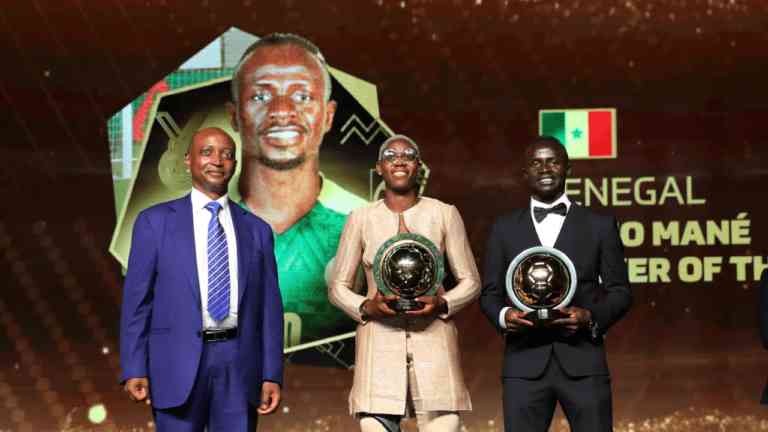 Ketika Sadio Mane mendapat penghargaan Socrates Award 2022 (sumber: guineenondi.com/Guine Nondi)
