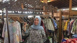 Tempat penjualan baju batik | Sumber gambar: Tribun Travel