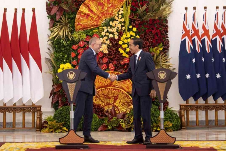 Perdana Menteri Australia  Anthony Albanesebertemu dengan presiden Joko Widodo pada bulan Mei lalu. Photo :  Sigid Kurniawan/Antara Foto via Reuters