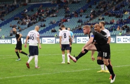 Kapten tim Yury Gazinsky berhasil mencetak dua gol kemenangan FC Ural atas PFC Sochi dalam lanjutan piala Rusia ( FC Ural )