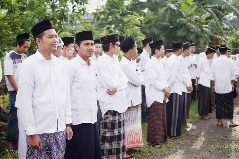 Persiapan Upacara Peringatan Hari Santri - Dokumentasi Pribadi 