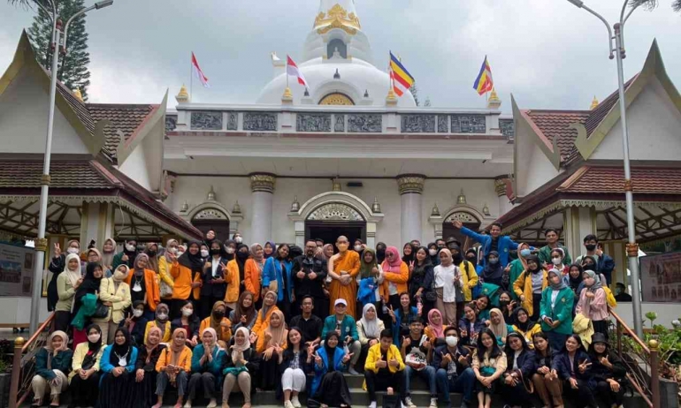 ''Tetaplah Berbuat Baik '' Kunjungan Vihara Vipassna Graha Bandung