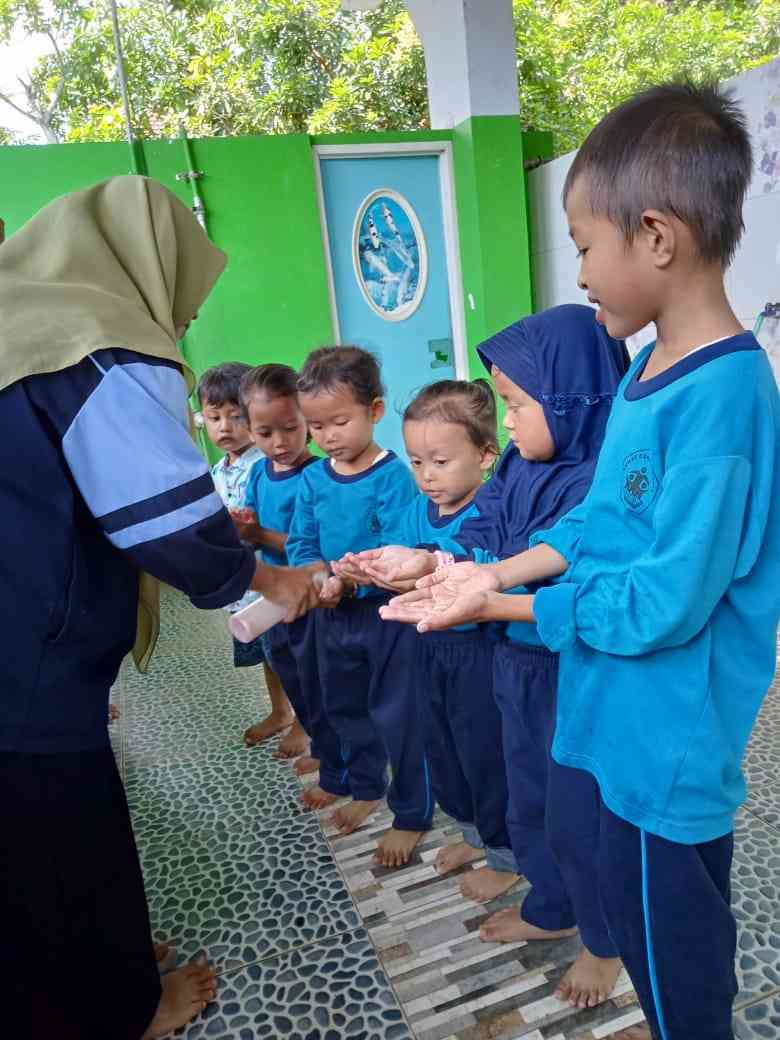 Edukasi Hidup Bersih, Mahasiswa KKN UIN Walisongo Semarang Sosialisasi ...