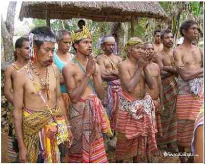 Ilustrasi baju adat orang Dawan (sumber: nuansa.blogg)