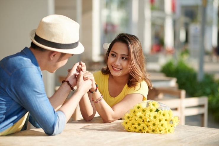 Ilustrasi pria pedekate dengan wanita. (sumber: Thinkstock via kompas.com) 