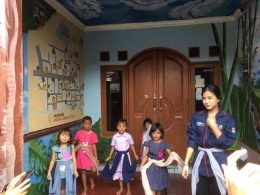 Anak-anak menari di Kp Labirin | Kotekatrip