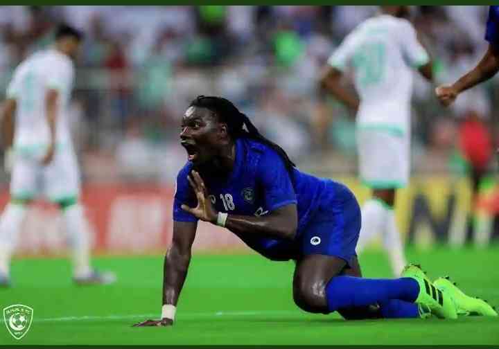 Pemain asing Al Hilal asal Perancis, Bafatembi Gomis selebrasi usai cetak gol (foto: twitter bafatembi Gomis) 