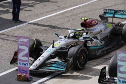 Lewis Hamilton finishes P2 (LAT Images)