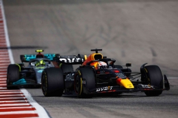 Verstappen overtakes Hamilton (Getty Images)