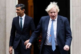 Sunak bersama Boris Johnson ketika menjadi menteri keuangan. Photo:Reuters: Henry Nicholls