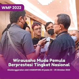 Maharsyalfath Maulasufa menyimak arahan Asdep Kewirausahaan Kemenpora RI Drs. Imam Gunawan, MAP di acara WMP Berprestasi 2022, Jakarta 23 Oktober 2022