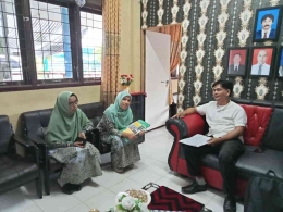 tim asesor Ade kurniawan bersama koor kurikulum dan Tenaga Kependidikan ibu Nurbadriah (Dokpri)