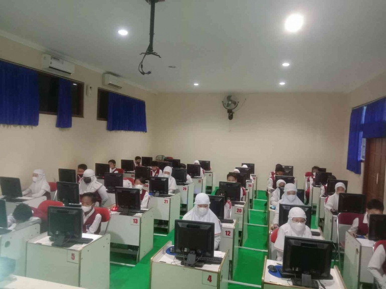 Pelaksanaan ANBK Sekolah Penggerak di Laboratorium Komputer SD Muhammadiyah 1 Ketelan Surakarta Sukses dan Semua Siswa Gembira Ria/dokpri 