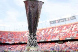 Trophy Europa League, sumber gambar: UEFA.com
