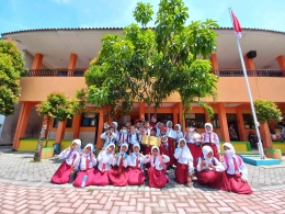 Dok: Penyerahan Juara Pentas Seni Sumpah Pemuda SDN Panggung Lor