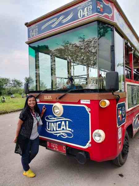 UNCAL (atau Kijang dalam bahasa Sunda) Kendaraan wisata khas Bogor ini hanya beroperasi hari Jumat- Minggu. Penumpang umum bisa naik dari depan Balaik