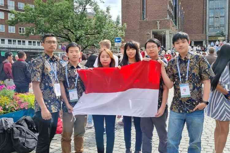 Prestasi kaum muda Indonesia yang membanggakan lewat Olimpiade Matematika Internasional 2022 (dok foto: Kemendikbud Ristek via kompas.com)