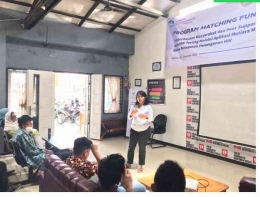 Tim Dosen USM Indonesia Menjelaskan Penggunaan Aplikasi Mutiara Medan Plus (Dokpri)