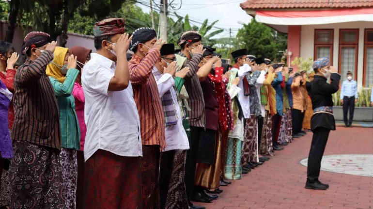 Pegawai Kemenkumham DIY Bacakan Ikrar dan Tanda Tangani Pakta Netralitas ASN Jelang Pemilu 2024 (Foto: dok. Kemenkumham DIY) 