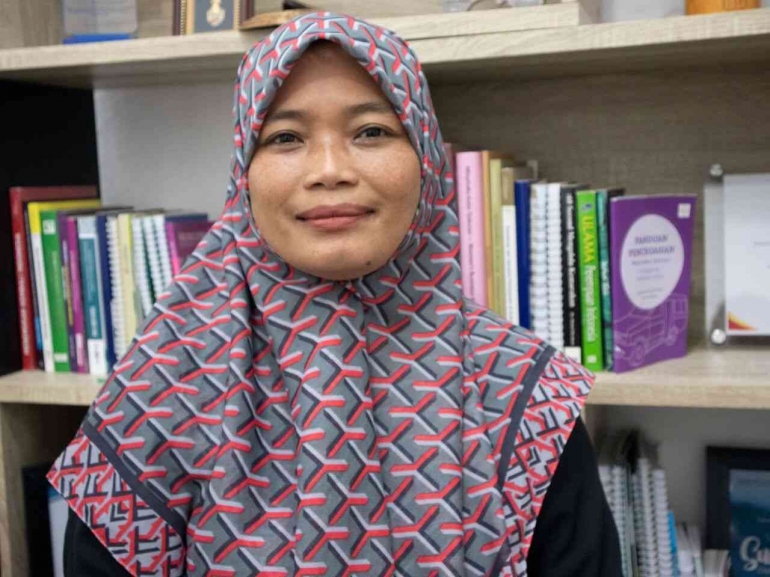 Direktur Eksekutif Flower Aceh, Riswati | Dok. Pri