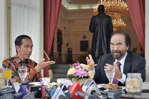 Presiden Joko Widodo (Jokowi) dan Ketum NasDem Surya Paloh. Sumber: Antara/Yudhi Mahatma