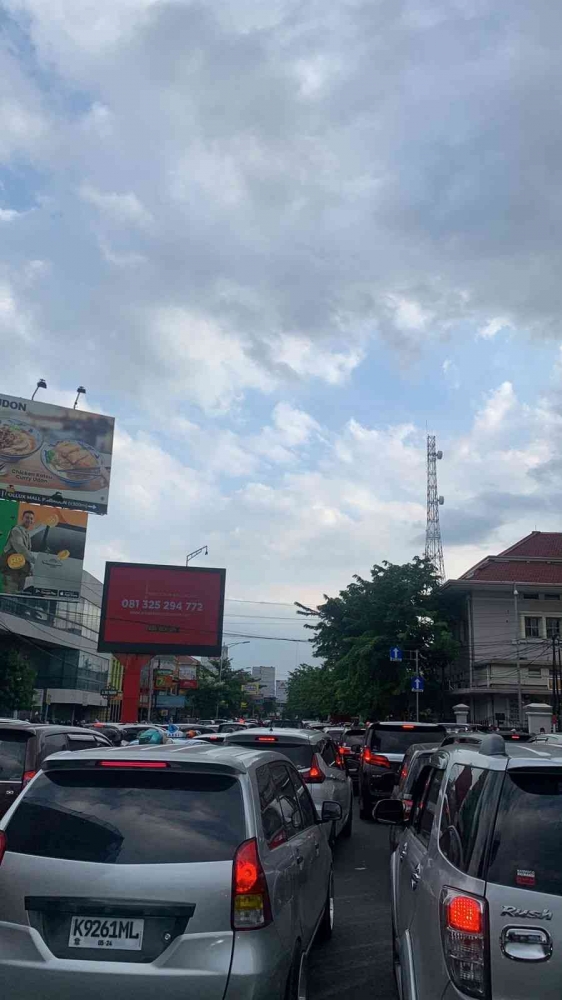 kemacetan yang ada di jalan pemuda semarang. karya foto penulis