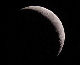 Bulan cemberut (Foto: shutterstock via kompas.com/diedit FT)