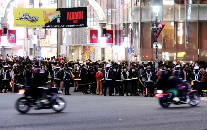 Shibuya Crossing yang dijaga ketat oleh polisi saat Halloween 2022 (dokpri)