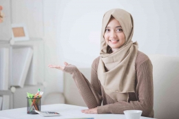 Investor syariah wanita berhijab (Sumber kutipan ilustrasi dan ilustrasi gambar diambil dari bareksa.com)