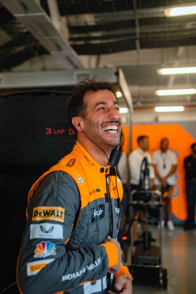 Daniel Ricciardo smiles (McLarenF1)