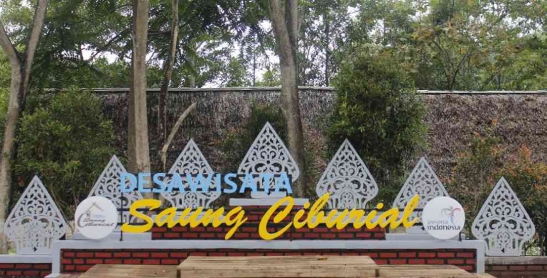 Desa Wisata Saung Ciburial (Foto: hariangarutnews.com)
