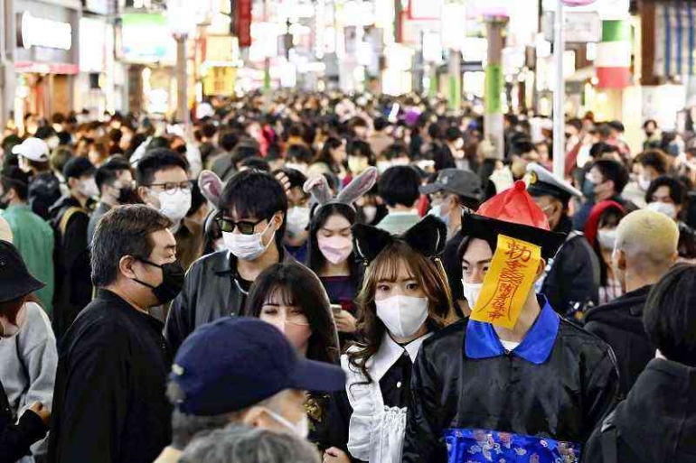 Kerumunan anak muda merayakan Halloween di Shibuya, Tokyo, Jepang (Sumber: The Yomiuri Shimbun)