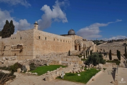 Masjid Al-Aqsa dilihat dari dekat Dung Gate (Mughrabi Gate). Sumber: dokumentasi pribadi