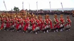 Ribuan penari gandrung menari kolosal (dok Agus IjenCollTour)