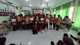 Pemberian hadiah kepada pemenang lomba gerak dan lagu bertemakan CTPS (Foto dokpri)