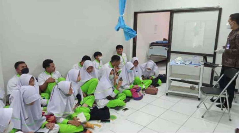 Suasana pembelajaran laboratoriumm mahasiswa Anestesiologi Universitas Muhammadiyah Purwokerto/photo by : Dokpri