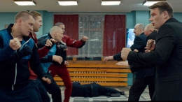 Cuplikan koreografi laga Russian Raid ketika bertarung dengan para ajudan/wellgousa.com