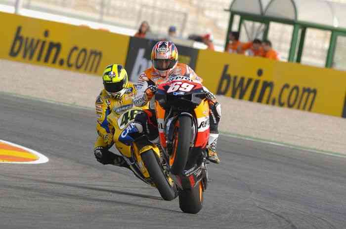 Nicky Hayden dan Valentino Rossi tahun 2006. Sumber: Motogp.com