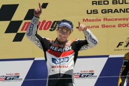 Hayden ketika meraih kemenangan pertamanya di GP Amerika tahun 2005. Sumber: Motogp.com