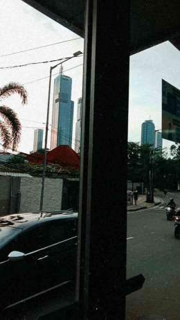 Halte Latuharhari, Kuningan, Jakarta Selatan. (Foto: Dokumentasi Pribadi)