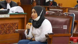 Susi ART Ferdi Sambo saat menjadi saksi dalam persidangan | Sumber: Youtube CNN Indonesia