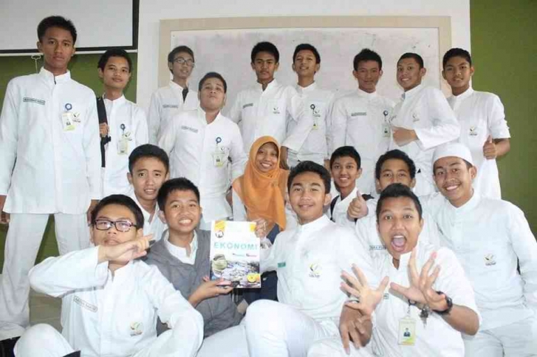 Saat menjadi wali kelas social boys. Foto: dokpri