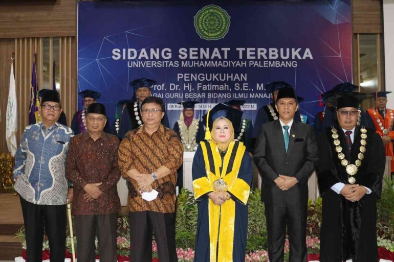 Prof. Dr. Hj. Fatimah, S.E., M.Si. (tiga dari kanan); Dok. Humas UM Palembang.