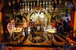 Altar penyaliban (Golgota) di Gereja Makam Kudus. Sumber: dokumentasi pribadi