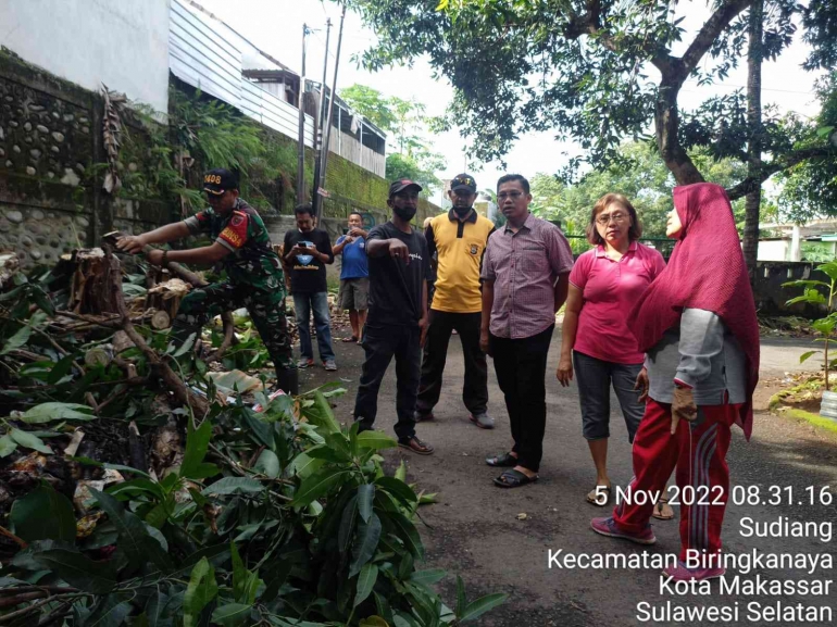 Canat BIringkanaya ikut bersama warga RW 02 kelurahan Bakung melaksanan kerja Bakti,  Sabtu (05/11(Dokpri)