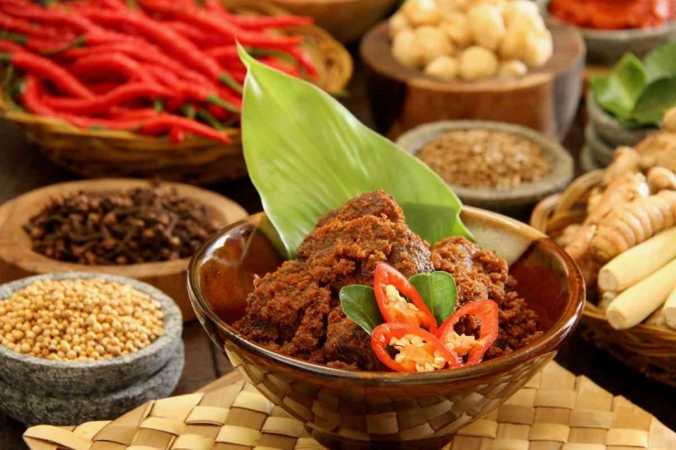 Rendang, makanan tradisional Minang yang pernah menjadi makanan terlezat di dunia versi CNN Readers, 2017 (Foto: www.indonesia.travel)