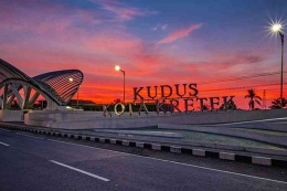 Gerbang Kudus Kota Kretek di perbatasan Demak dan Kabupaten Kudus (Sumber foto: Kompas.com)